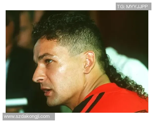 重温绿茵场巅峰时刻 足球传奇巨星经典比赛全景回顾